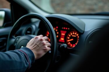 Voyants du Dacia Duster : comprendre leurs signaux, diagnostiquer les causes et découvrir les solutions